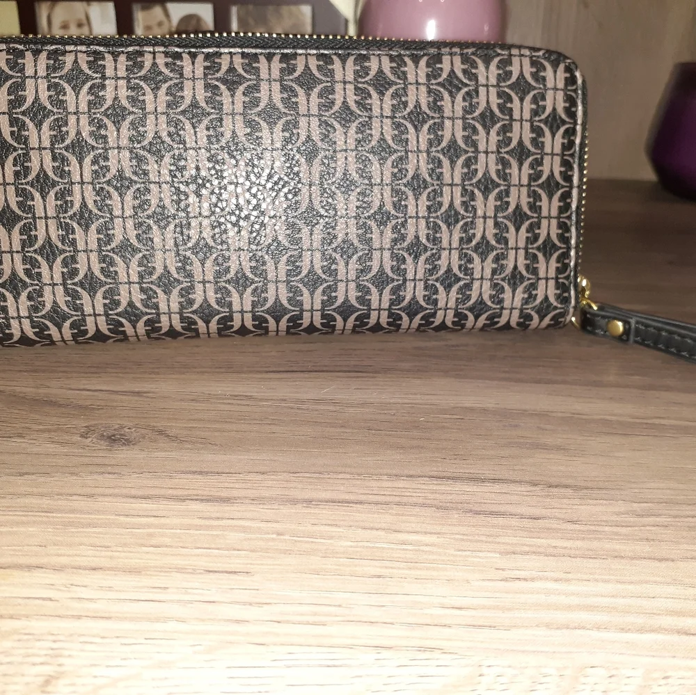 #132 Fossil Wristlet Wallet - Picture 2 of 6